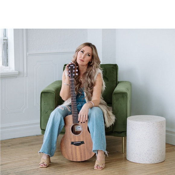 Meet your Posher, Becca - Picture 13 of 13